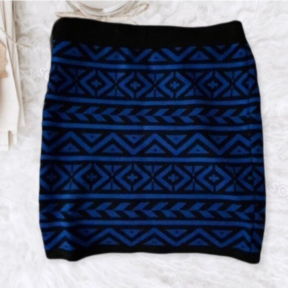 FALL/WINTER- Size S• Black/Blue•Geometric Knit Skirt by F21 - Picture 2 of 10